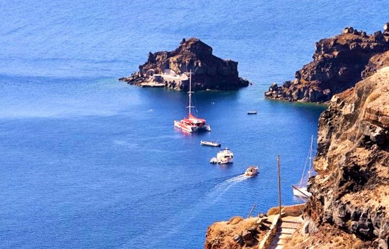 A cruise adventure around Santorini